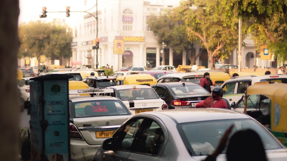 Delhi Airport Express vs Taxi & Ola/Uber
